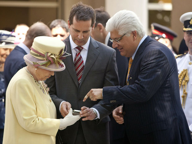 queen-elizabeth-visits-rim