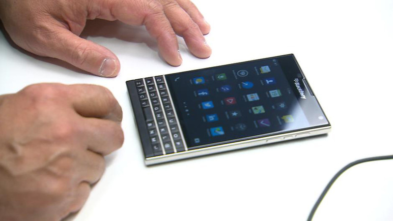 BlackBerry-Passport (1)